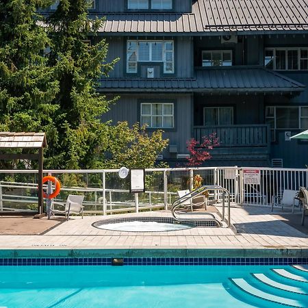 Glacier Lodge Whistler Bagian luar foto