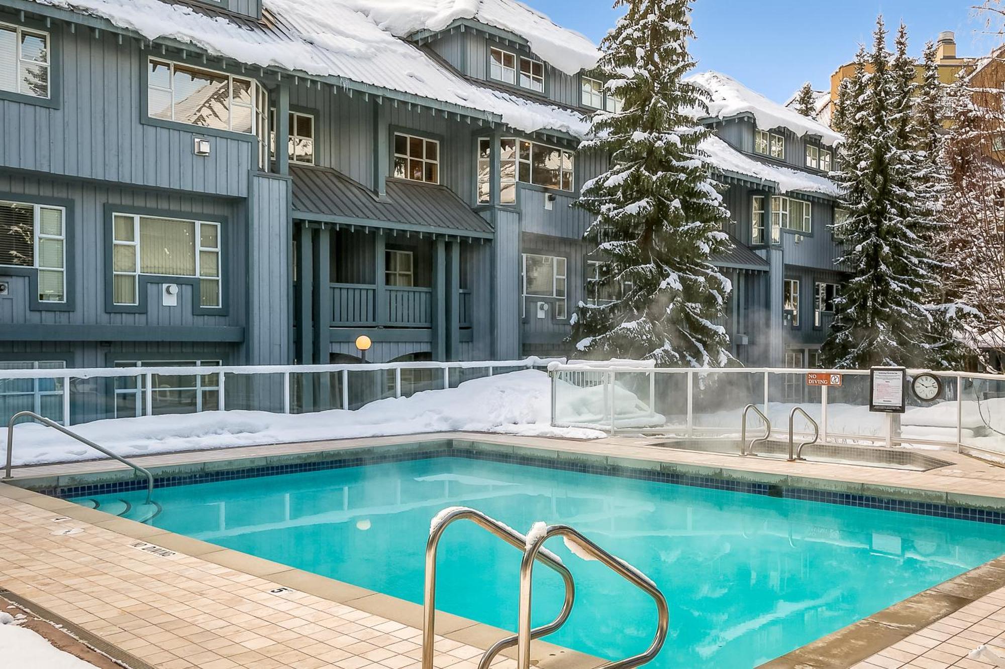 Glacier Lodge Whistler Bagian luar foto