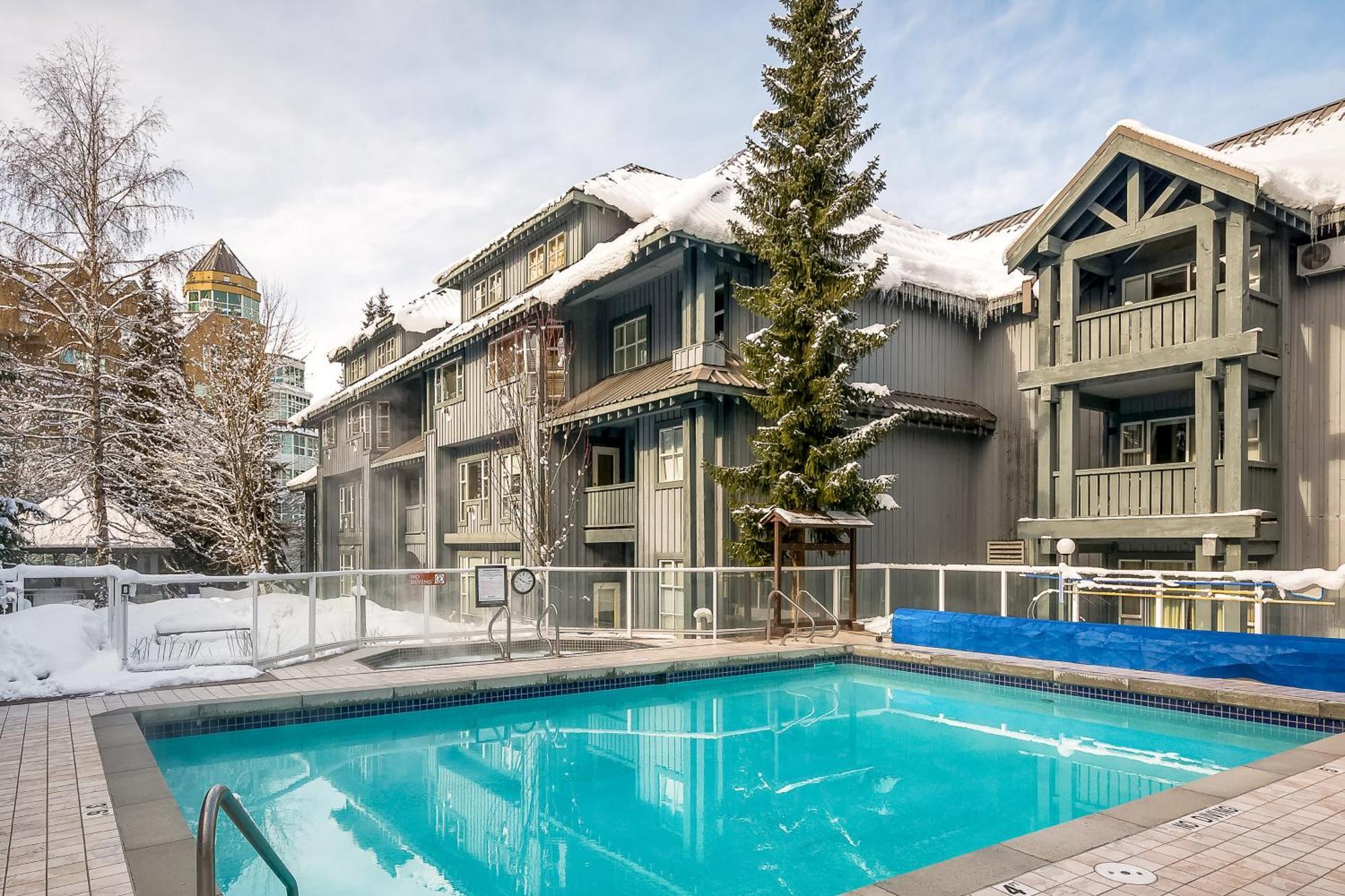 Glacier Lodge Whistler Bagian luar foto